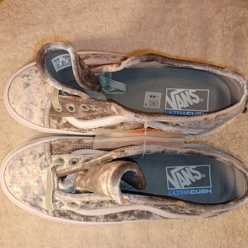Vans Men's 7/Women's 8.5 Sentry Old Skool Crushed Velvet Silver/White